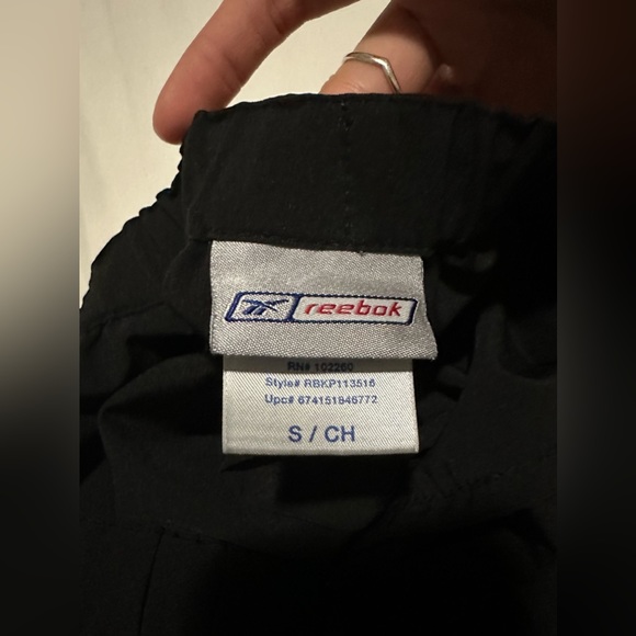 Reebok Active Black Lightweight Capri Pants - Picture 6 of 7